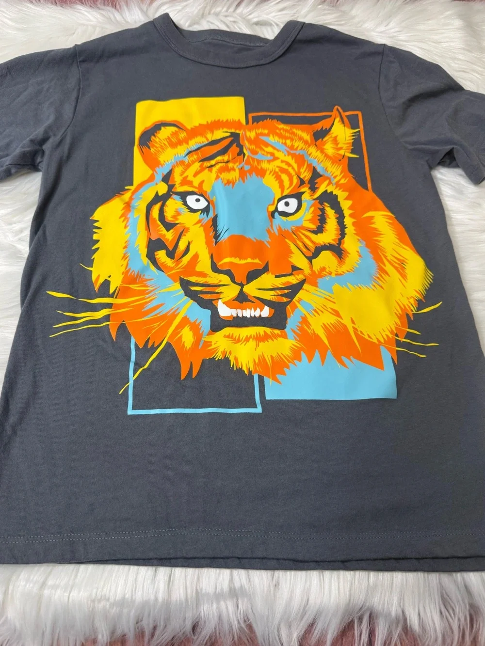 The Children’s Place Gray Graphic T-Shirt - Boys Size M (7/8)